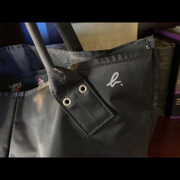 Women’s auguin voltage purses - Picture 2 of 4